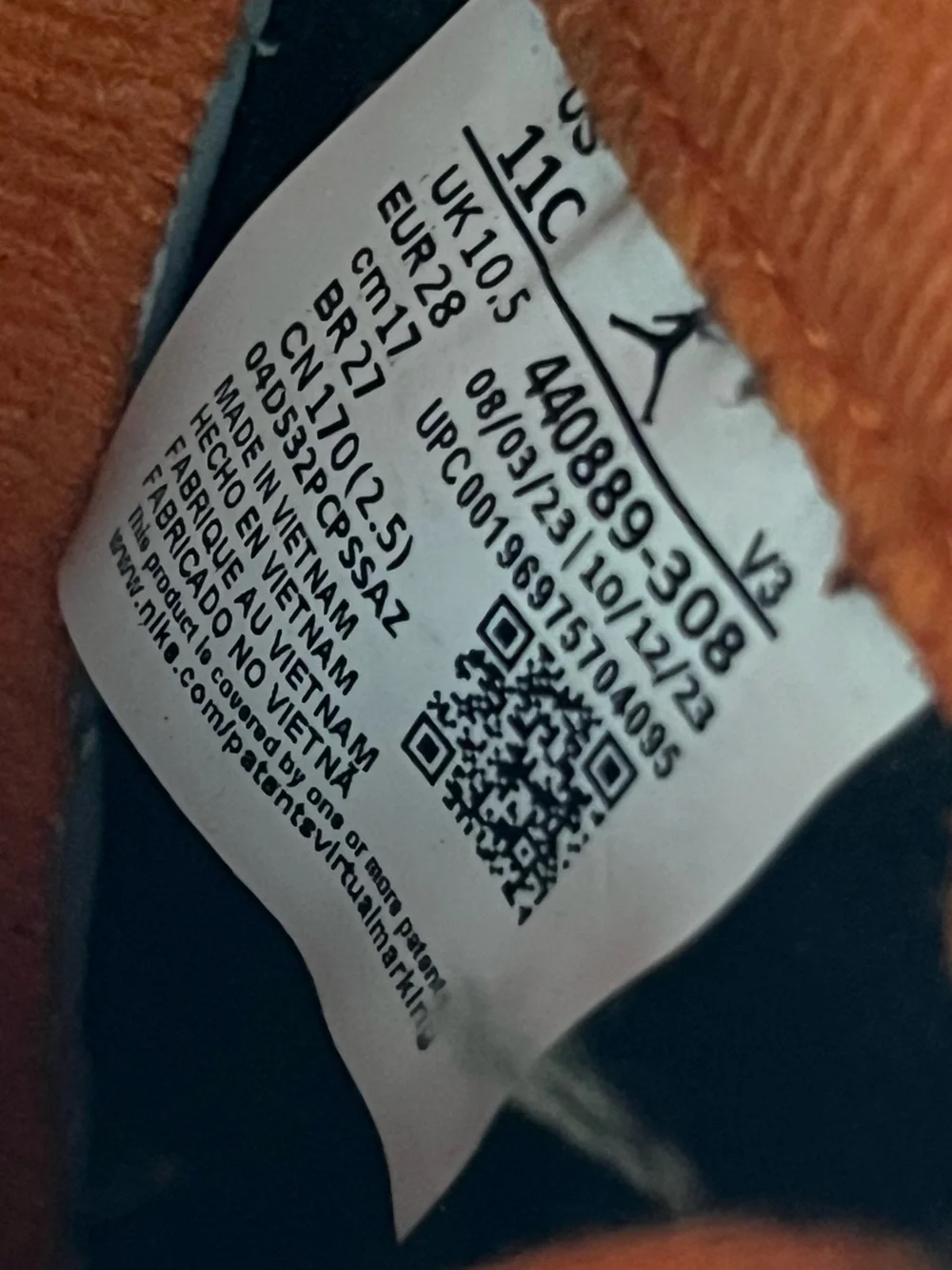 Jordan tongue embroidery padded